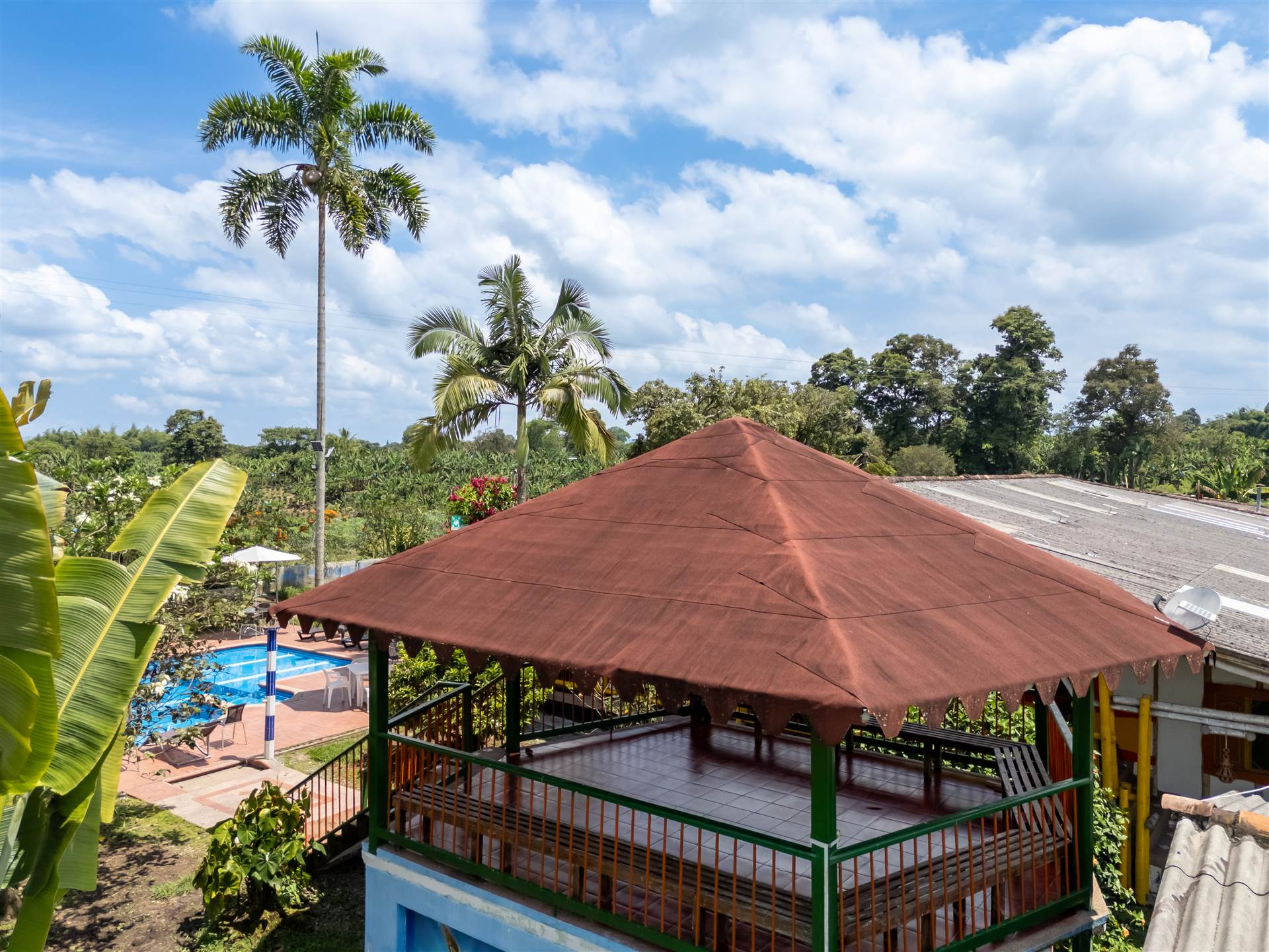 Área Social y comedores de la finca rural